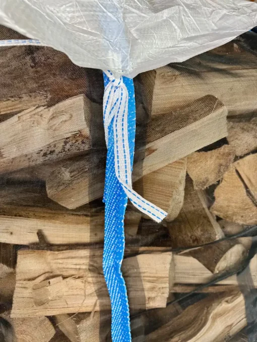 Deckelbefestigung am Mega Premium Holzbag – stabile Verschlüsse für sicheren Schutz vor Regen und Schmutz